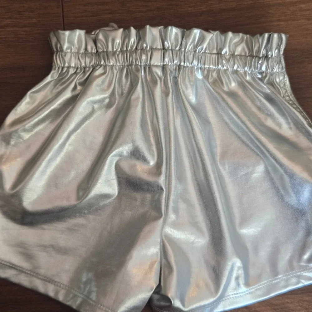 Pink Chicken New York Girls Metallic Silver Ruffle Paperbag Shorts 2Y JO11220301